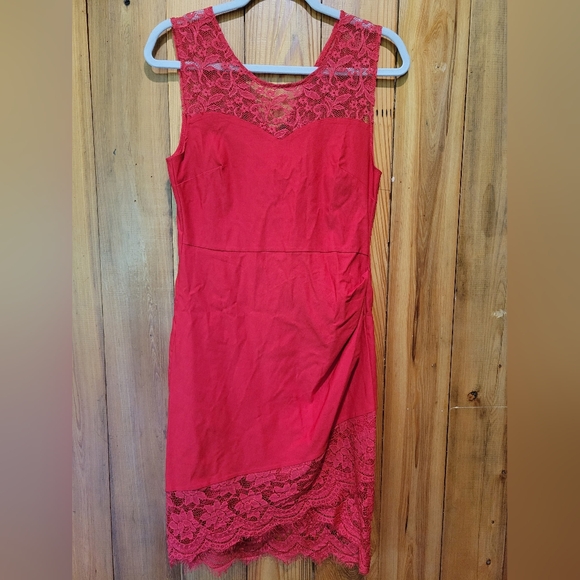 Elegant Red Lace Wedding Dress - Picture 1 of 12